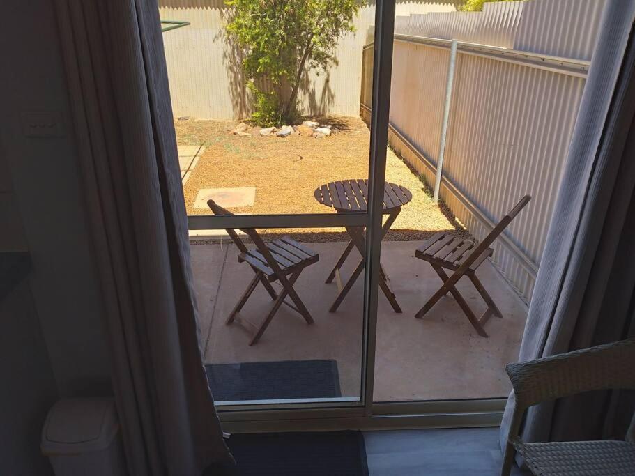Cosy 2 Bedroom Unit In A Secure Gated Complex Kalgoorlie Exterior foto